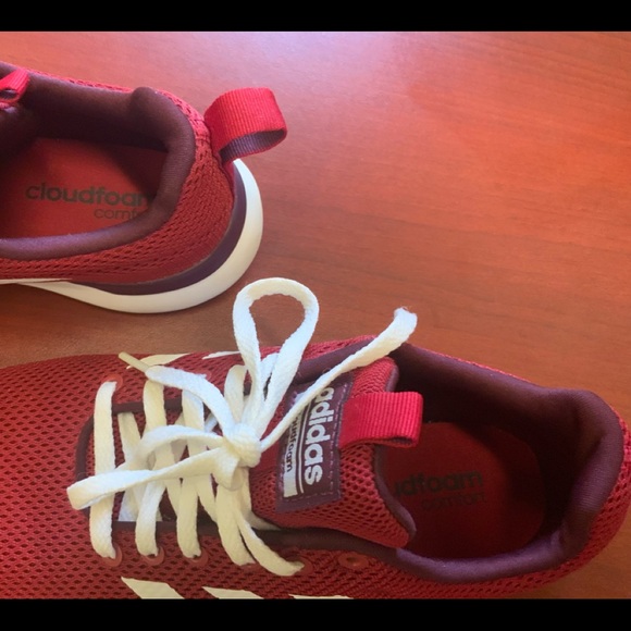 RED AND WHITE ADIDAS US SIZE 7. CLEAN WITH NO MAJOR SCUFFS OR TEARS. SOLD. AS IS - Picture 3 of 4